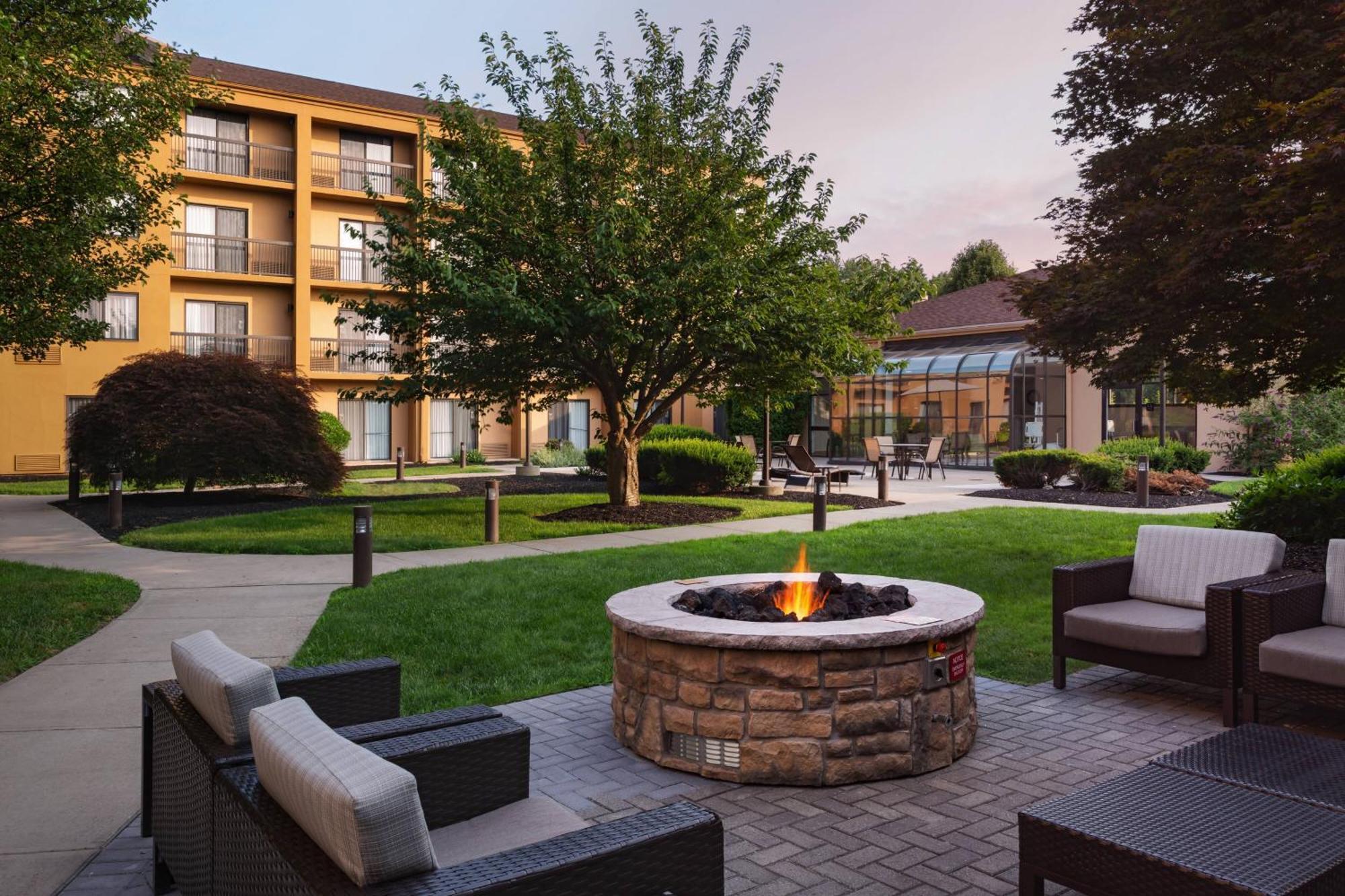 Hotel Courtyard By Marriott