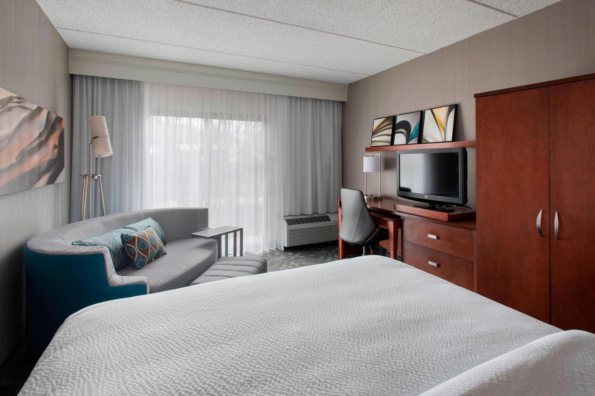 Hotel Courtyard By Marriott 3*