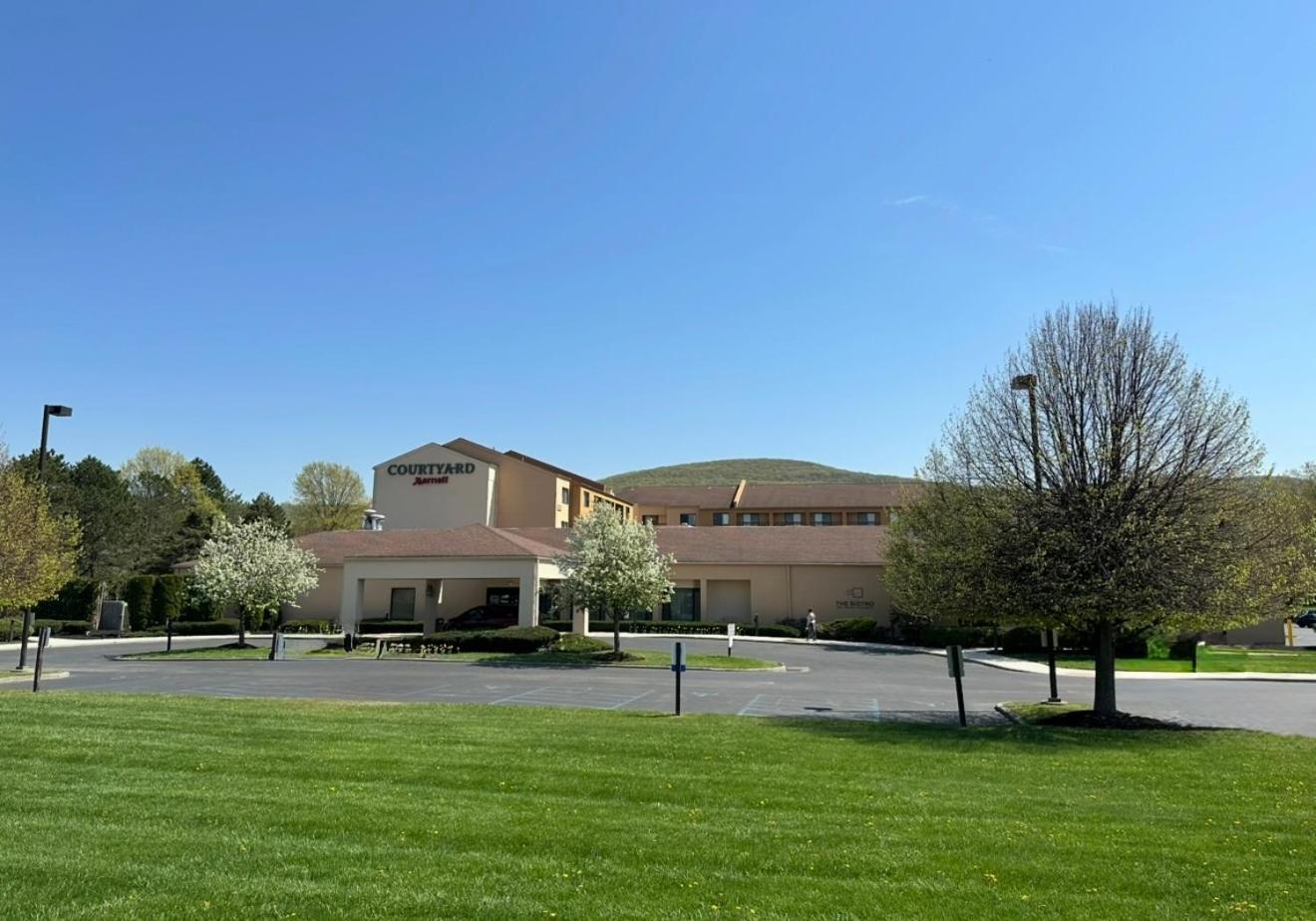 Courtyard By Marriott Hotel